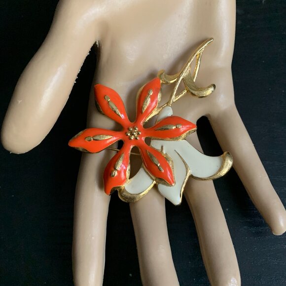 Monet Flower Brooch - Picture 3 of 5